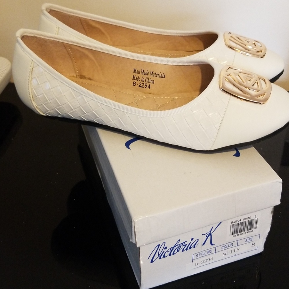 Lovely White flats